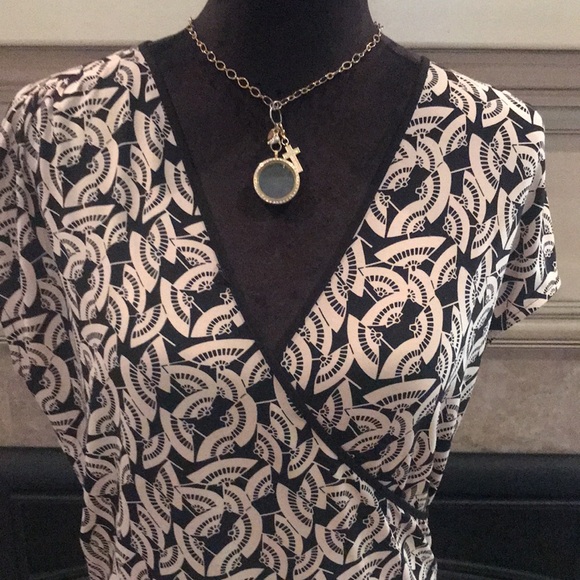 Top - Picture 2 of 8